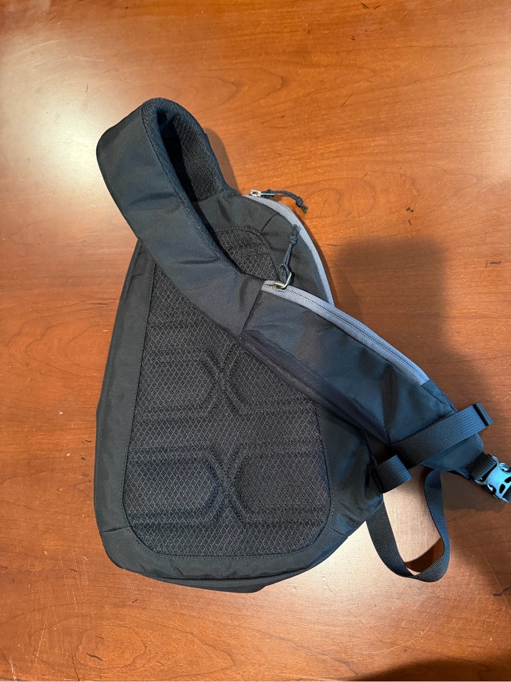 NWT Patagonia Atom 8L Sling Pack - Black - Picture 2 of 2